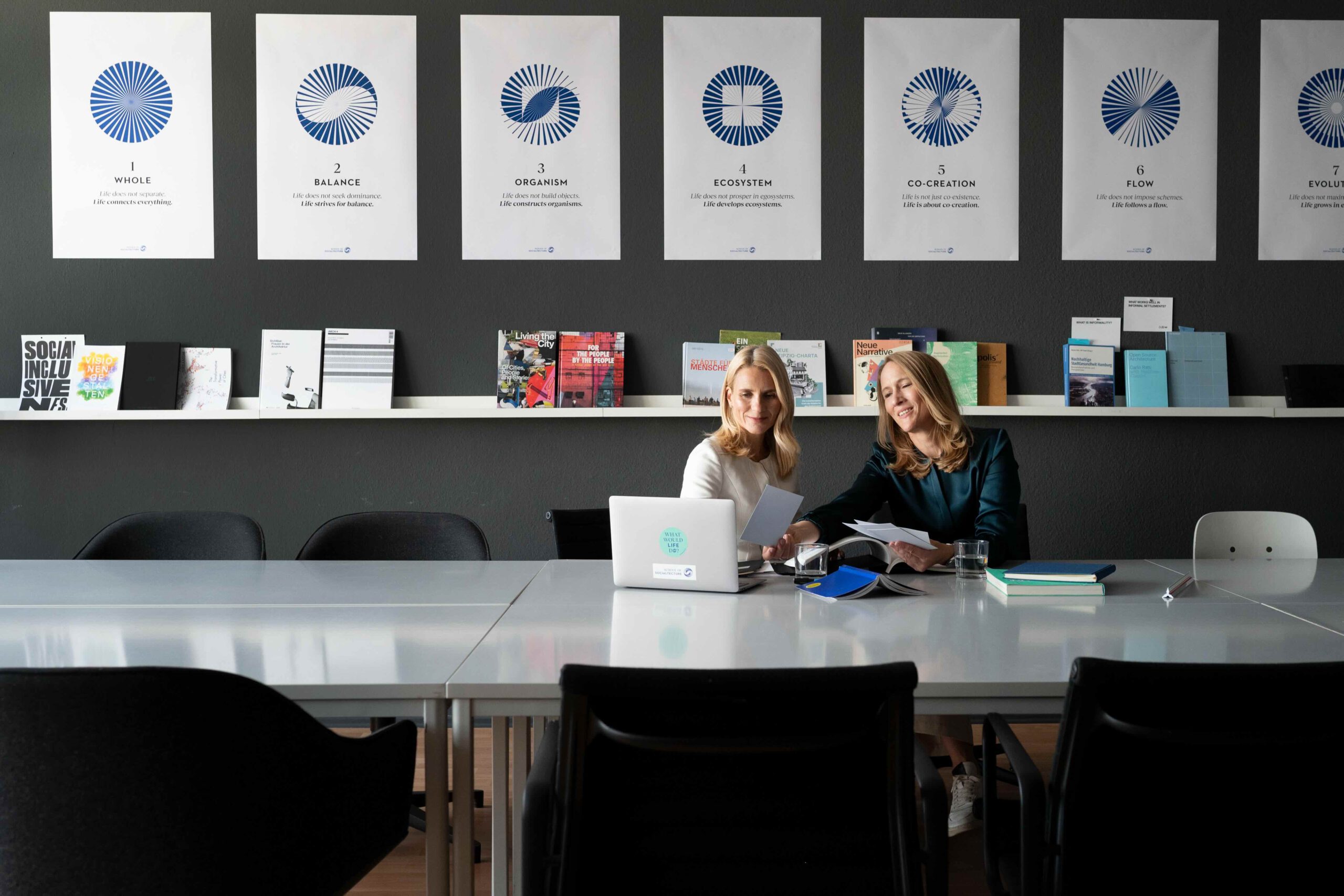 Julia_Indra_Studio_Computer_1